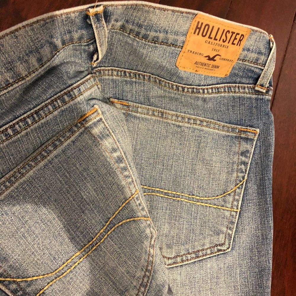 HOLLISTER light wash skinny jeans
